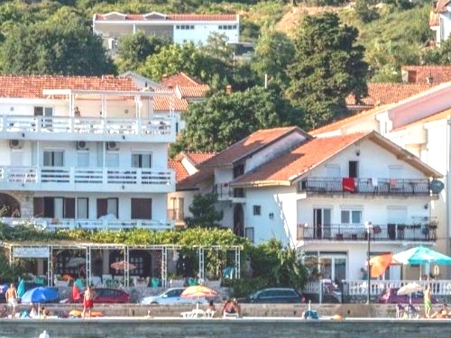 Džodžo studio apartmani Đenovići