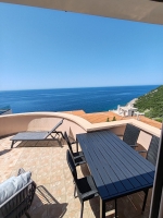 Apartman za 8 osoba. Pogled na more